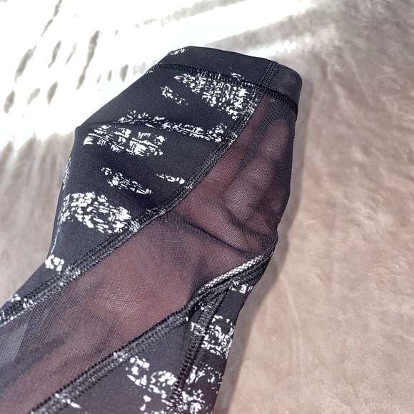 Lululemon Cropped Leggings size 8 - Picture 6 of 7